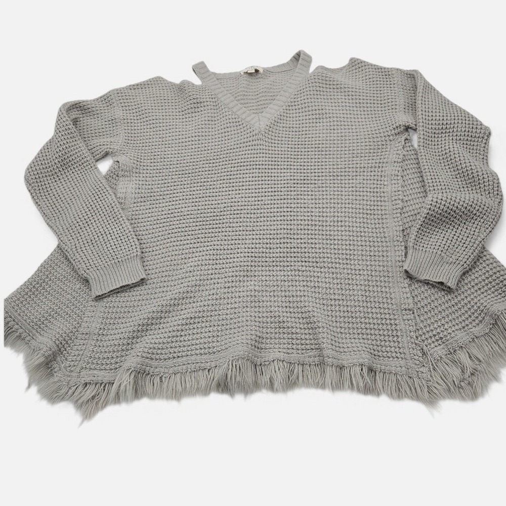 Umgee Womens M‎ Gray Waffle Knit Cold Shoulder Fringe V-Neck Oversized Sweater
